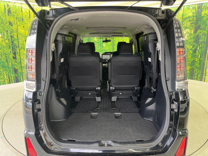 2014 Toyota Voxy DBA-ZRR80W (UW-6a20eda8c084f)[25]