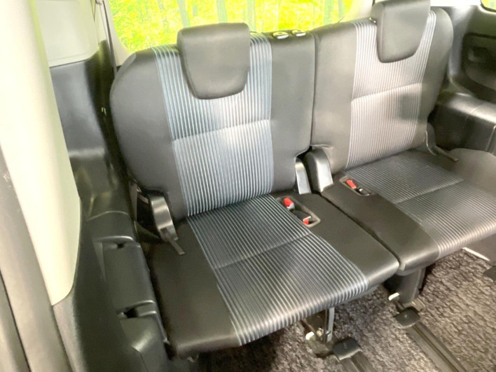 2015 Toyota Voxy DBA-ZRR80W (UW-6a20edaa25ae4)[21]