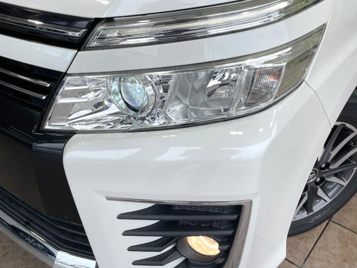 2015 Toyota Voxy DBA-ZRR80W (UW-6a20edaa25ae4)[18]