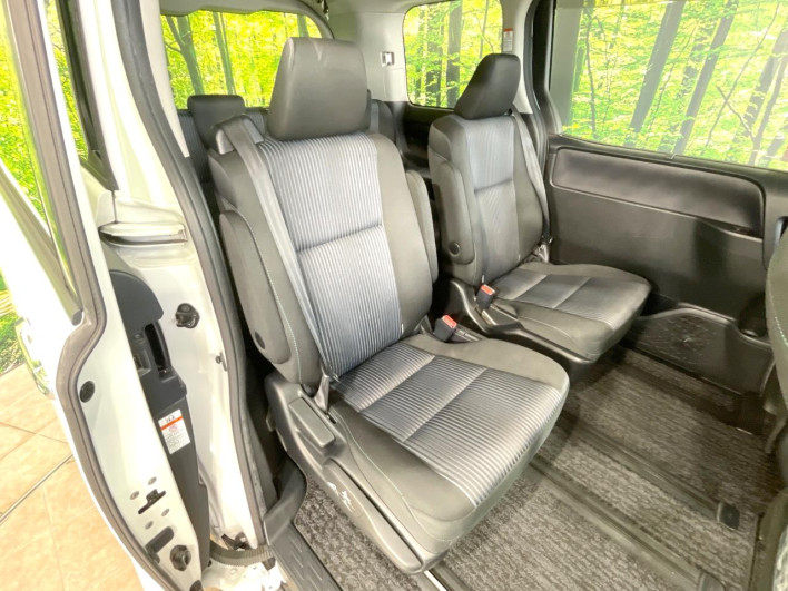 2015 Toyota Voxy DBA-ZRR80W (UW-6a20edaa25ae4)[20]