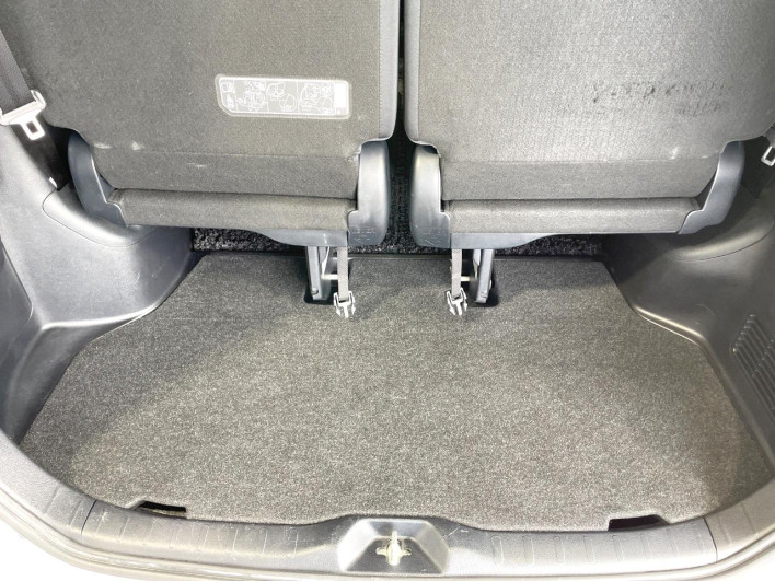 2015 Toyota Voxy DBA-ZRR80W (UW-6a20edaa25ae4)[24]