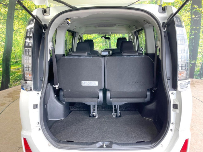 2015 Toyota Voxy DBA-ZRR80W (UW-6a20edaa25ae4)[23]