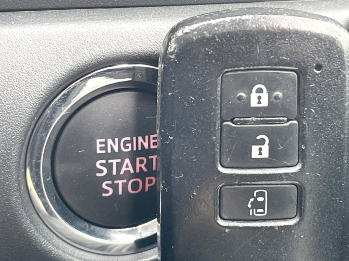 2018 Toyota Noah DBA-ZRR80G (UW-6a20edaf9e6e5)[28]