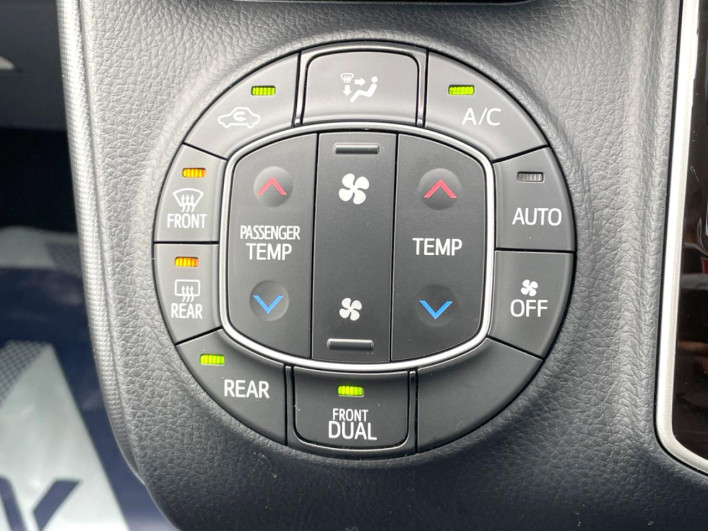 2018 Toyota Noah DBA-ZRR80G (UW-6a20edaf9e6e5)[15]