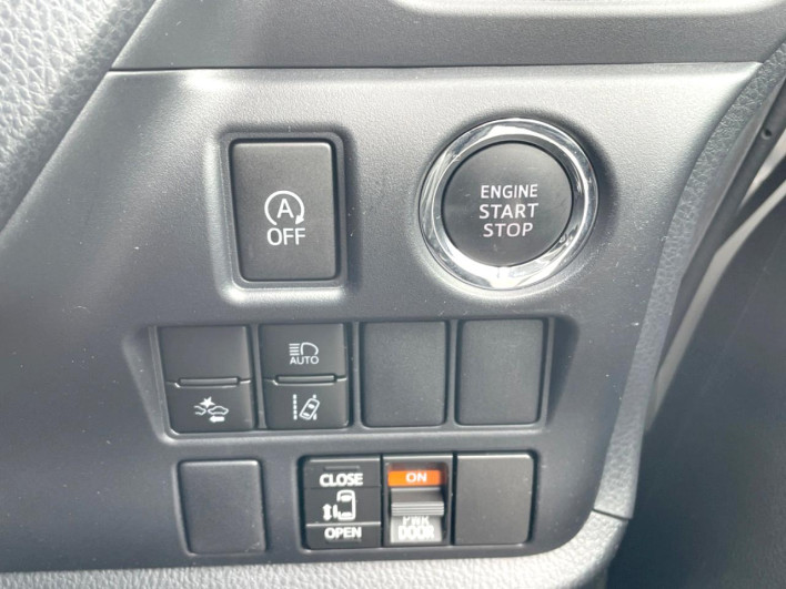 2018 Toyota Noah DBA-ZRR80G (UW-6a20edaf9e6e5)[29]