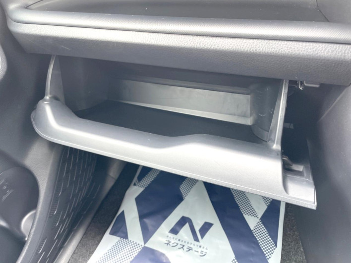 2018 Toyota Noah DBA-ZRR80G (UW-6a20edaf9e6e5)[14]
