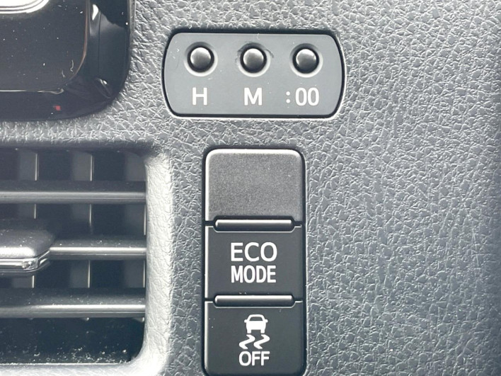2018 Toyota Noah DBA-ZRR80G (UW-6a20edaf9e6e5)[26]