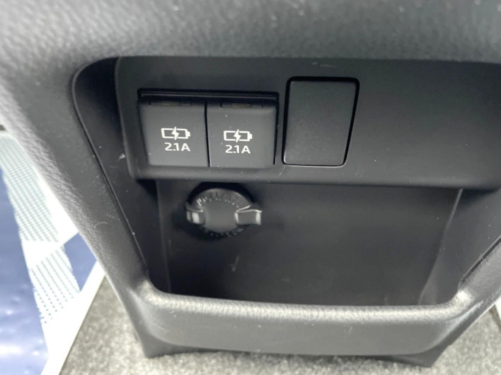 2018 Toyota Noah DBA-ZRR80G (UW-6a20edaf9e6e5)[17]