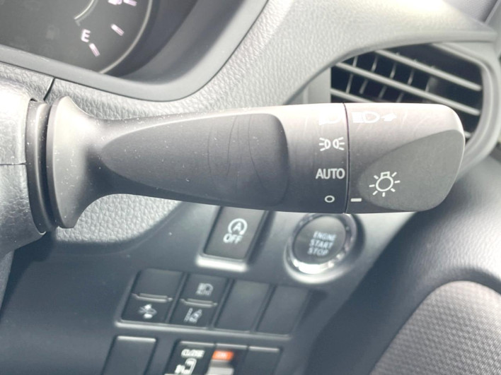 2018 Toyota Noah DBA-ZRR80G (UW-6a20edaf9e6e5)[24]