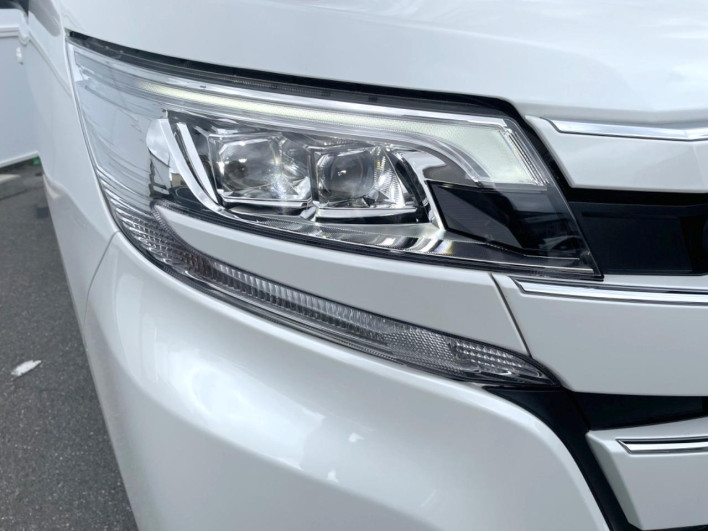 2018 Toyota Noah DBA-ZRR80G (UW-6a20edaf9e6e5)[6]