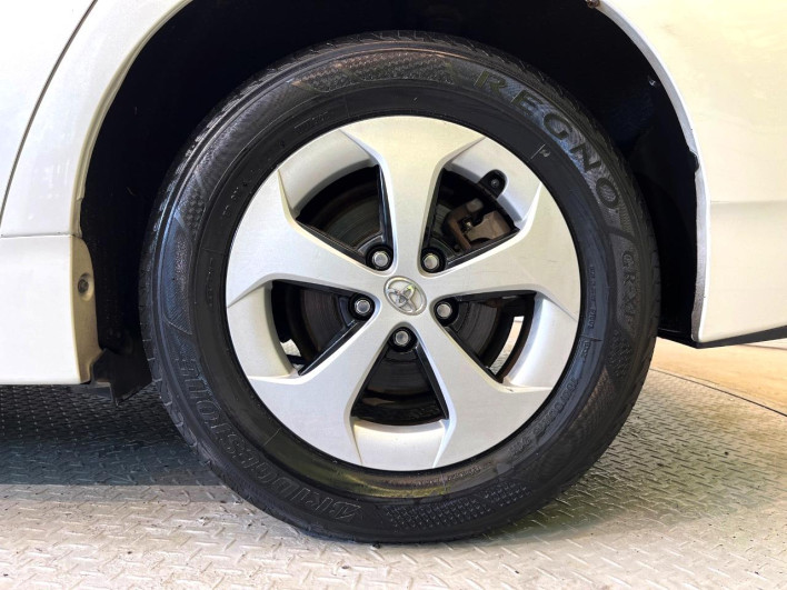 2012 Toyota Prius PHV DLA-ZVW35 (UW-6a20edc1ccd4e)[16]