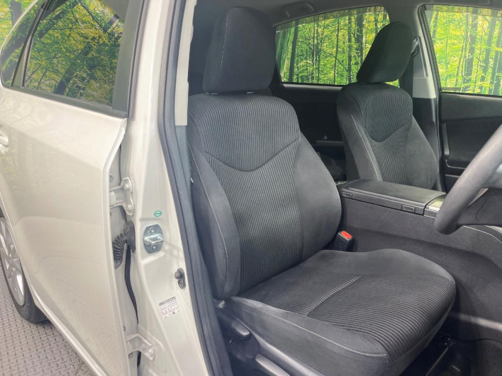2015 Toyota Prius α DAA-ZVW40W (UW-6a20edc22a0e7)[20]