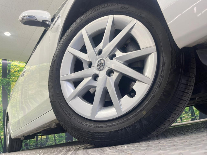 2015 Toyota Prius α DAA-ZVW40W (UW-6a20edc22a0e7)[14]