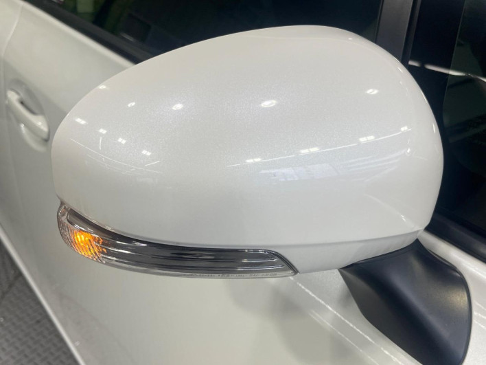 2015 Toyota Prius α DAA-ZVW40W (UW-6a20edc22a0e7)[10]