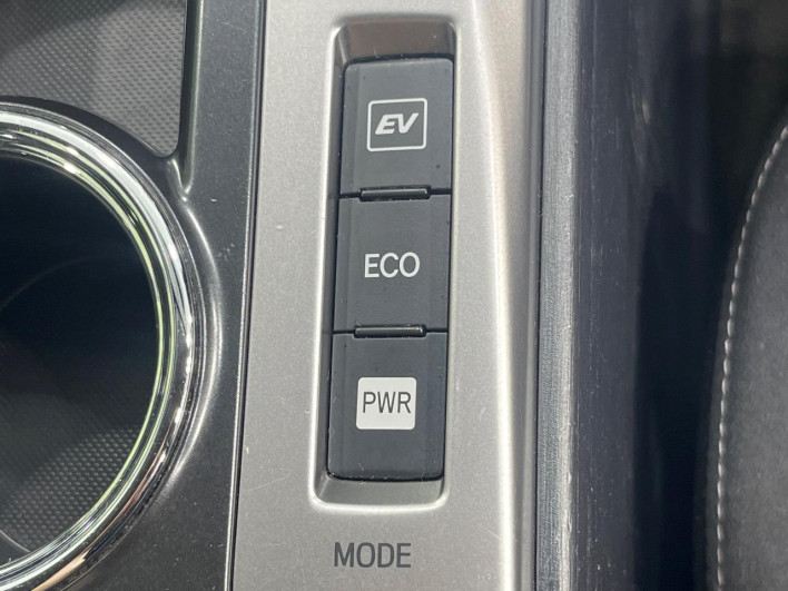 2015 Toyota Prius α DAA-ZVW40W (UW-6a20edc22a0e7)[18]