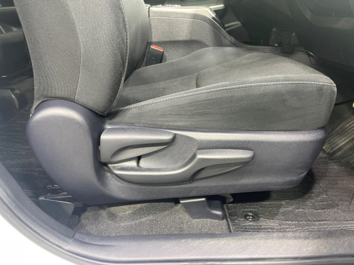 2015 Toyota Prius α DAA-ZVW40W (UW-6a20edc22a0e7)[19]