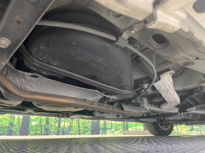 2015 Toyota Prius α DAA-ZVW40W (UW-6a20edc22a0e7)[8]