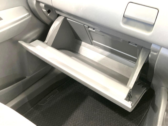 2014 Toyota Prius α DAA-ZVW41W (UW-6a20edc4183fc)[17]