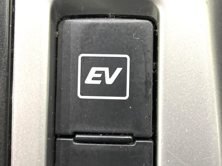 2014 Toyota Prius α DAA-ZVW41W (UW-6a20edc4183fc)[23]