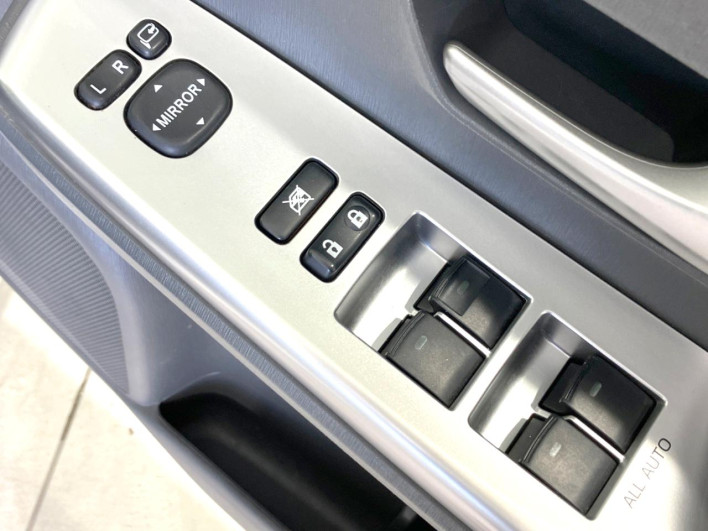 2014 Toyota Prius α DAA-ZVW41W (UW-6a20edc4183fc)[13]