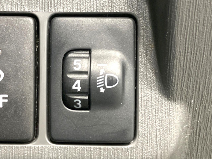2014 Toyota Prius α DAA-ZVW41W (UW-6a20edc4183fc)[14]