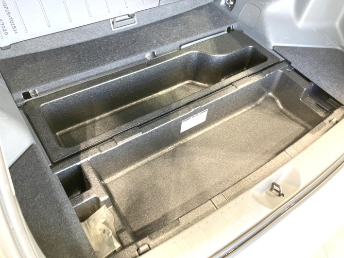 2014 Toyota Prius α DAA-ZVW41W (UW-6a20edc4183fc)[8]