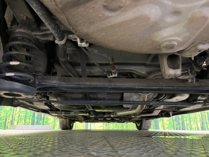 2015 Toyota Prius α DAA-ZVW41W (UW-6a20edc460381)[12]