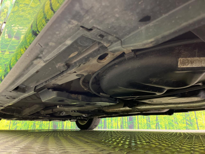 2015 Toyota Prius α DAA-ZVW41W (UW-6a20edc460381)[14]