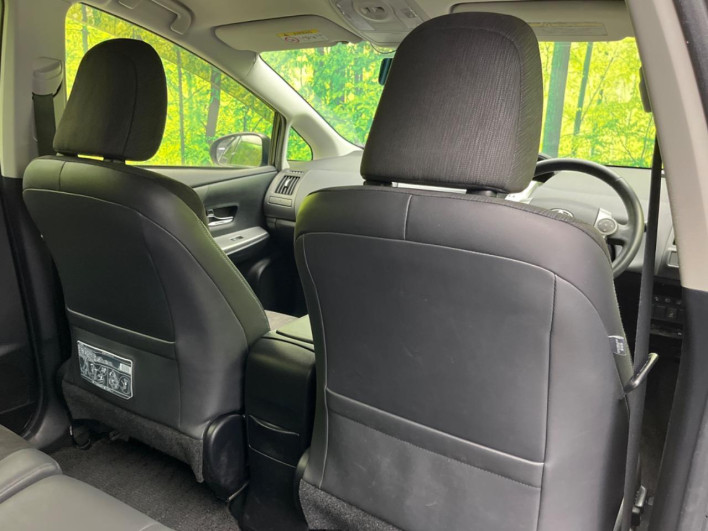 2015 Toyota Prius α DAA-ZVW41W (UW-6a20edc460381)[21]