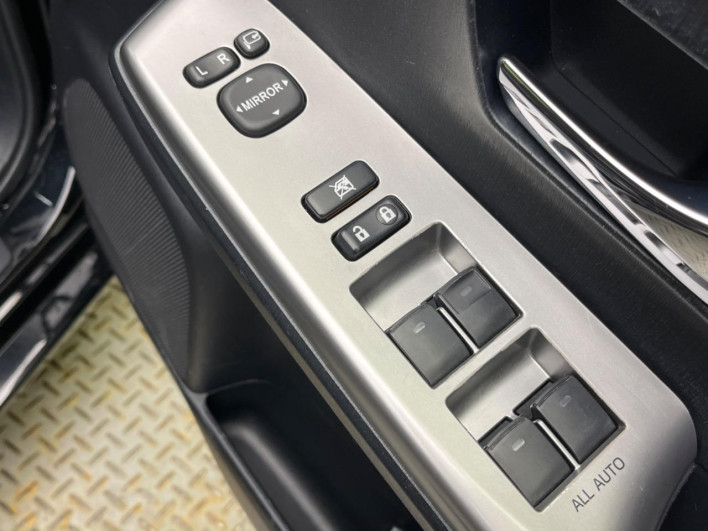2015 Toyota Prius α DAA-ZVW41W (UW-6a20edc460381)[24]
