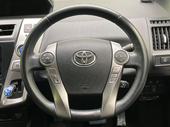 2015 Toyota Prius α DAA-ZVW41W (UW-6a20edc460381)[23]