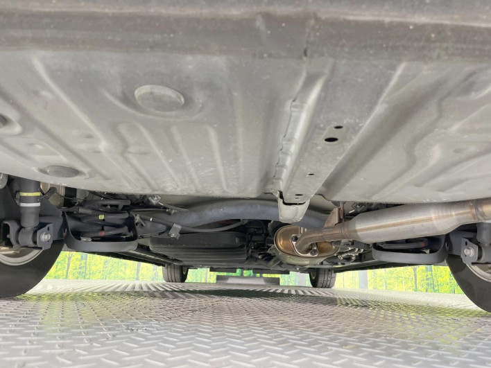 2014 Toyota Voxy DAA-ZWR80G (UW-6a20edcf0a44a)[23]