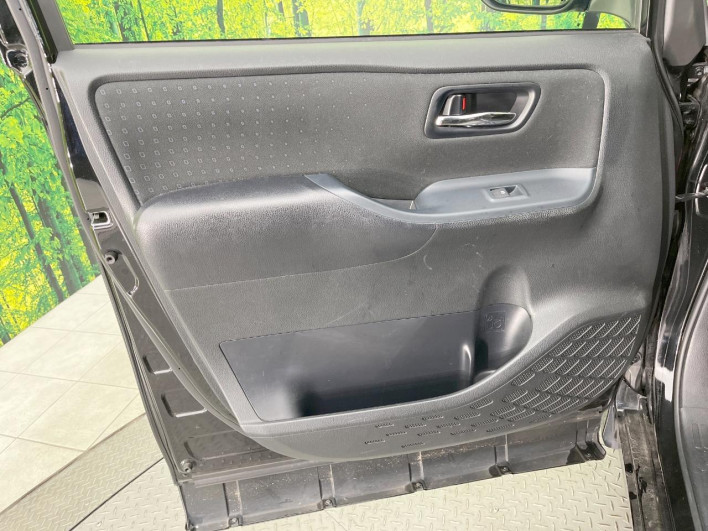 2014 Toyota Voxy DAA-ZWR80G (UW-6a20edcf0a44a)[28]