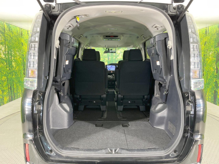 2014 Toyota Voxy DAA-ZWR80G (UW-6a20edcf0a44a)[29]