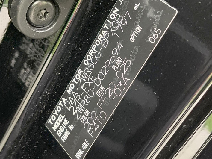 2014 Toyota Voxy DAA-ZWR80G (UW-6a20edcf0a44a)[1]