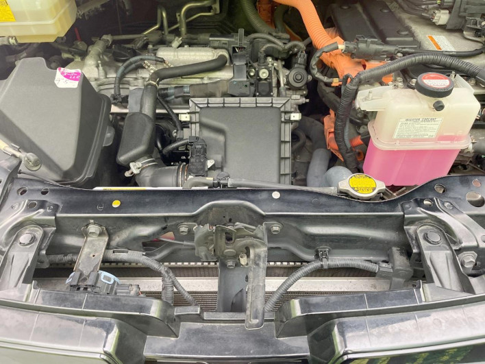 2014 Toyota Voxy DAA-ZWR80G (UW-6a20edcf0a44a)[4]