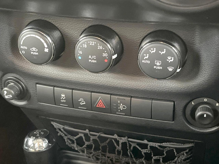 2016 Chrysler Jeep Wrangler Unlimited ABA-JK36L (UW-6a223d78b3f65)[10]