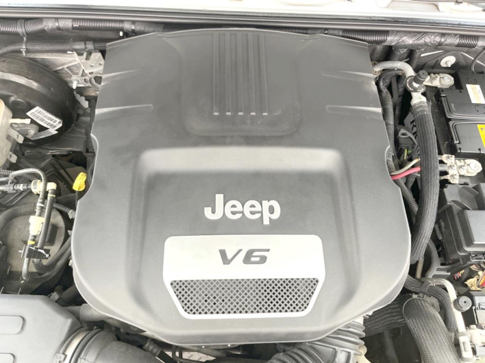 2016 Chrysler Jeep Wrangler Unlimited ABA-JK36L (UW-6a223d78b3f65)[23]