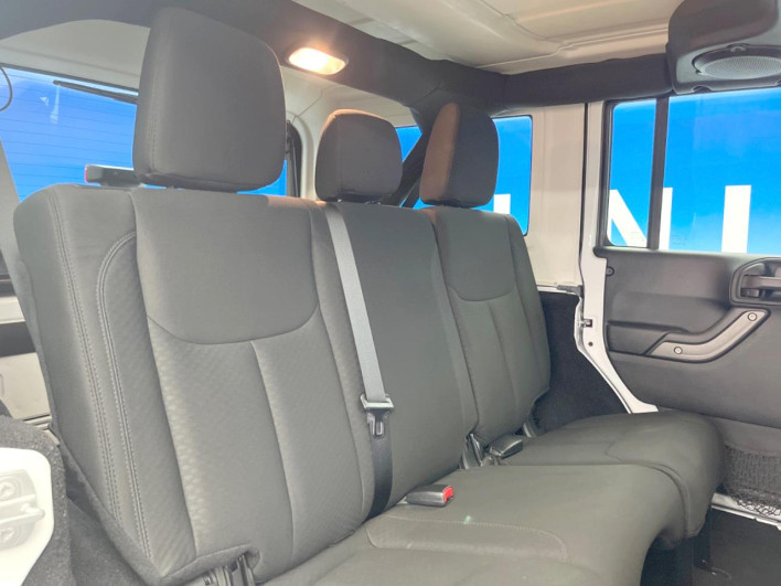2016 Chrysler Jeep Wrangler Unlimited ABA-JK36L (UW-6a223d78b3f65)[29]