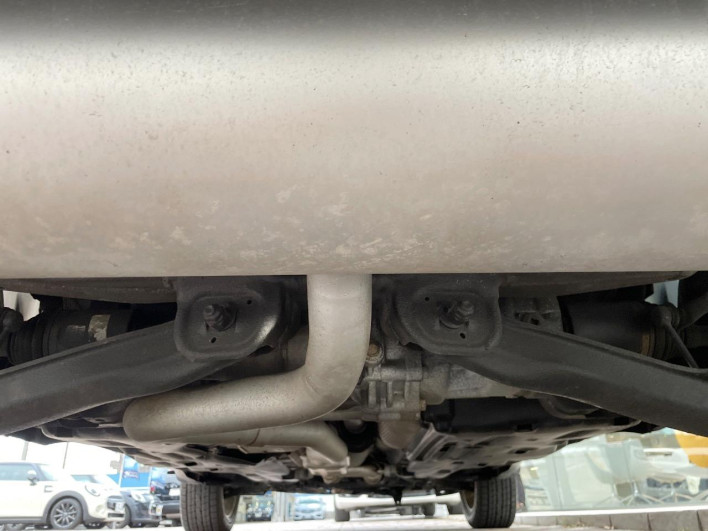 2015 Chrysler Jeep Cherokee ABA-KL32 (UW-6a223d7acf88d)[29]