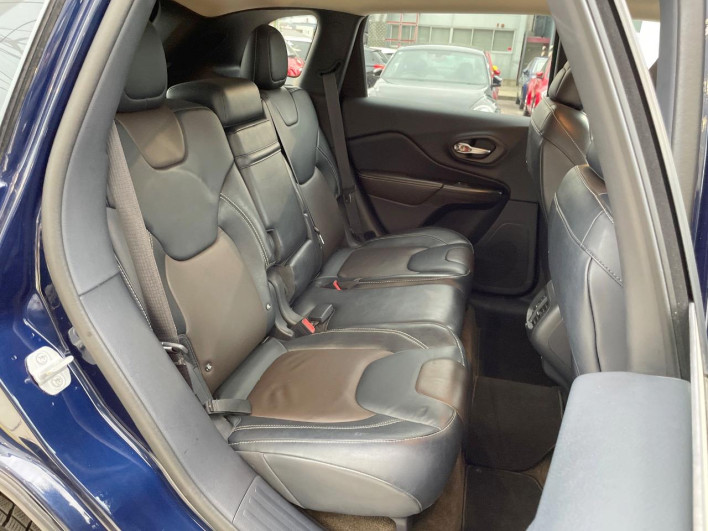 2015 Chrysler Jeep Cherokee ABA-KL32 (UW-6a223d7acf88d)[20]