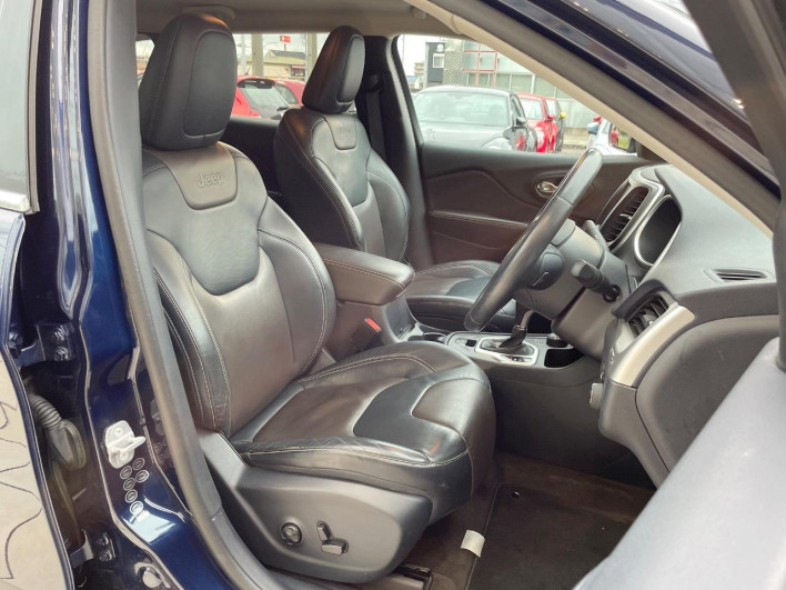2015 Chrysler Jeep Cherokee ABA-KL32 (UW-6a223d7acf88d)[19]
