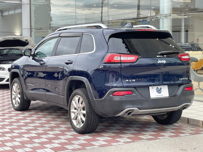 2015 Chrysler Jeep Cherokee ABA-KL32 (UW-6a223d7acf88d)[26]