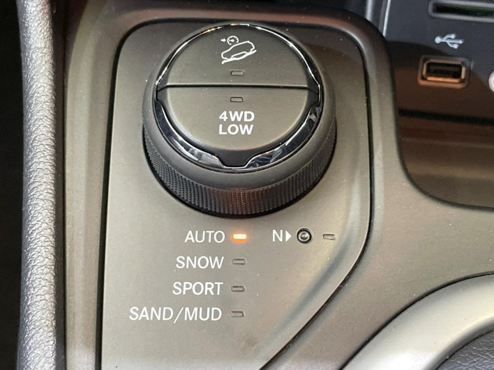 2015 Chrysler Jeep Cherokee ABA-KL32 (UW-6a223d7acf88d)[8]