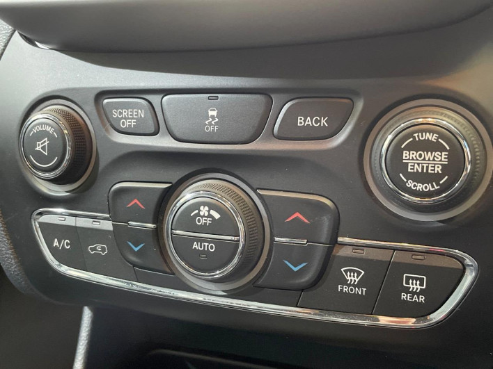 2015 Chrysler Jeep Cherokee ABA-KL32 (UW-6a223d7acf88d)[9]