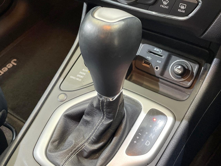 2015 Chrysler Jeep Cherokee ABA-KL32 (UW-6a223d7acf88d)[7]
