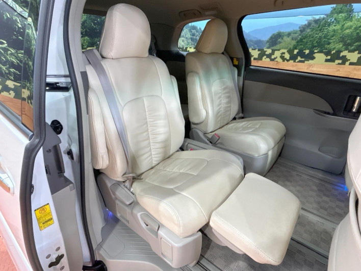 2010 Toyota Estima DBA-ACR50W (UW-6a223d9bad24d)[21]