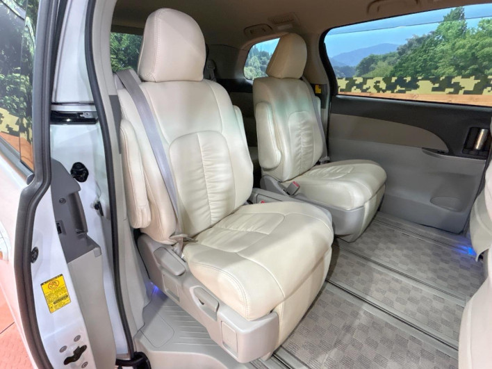 2010 Toyota Estima DBA-ACR50W (UW-6a223d9bad24d)[20]