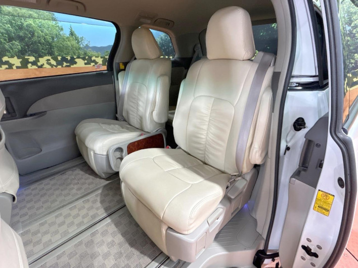 2010 Toyota Estima DBA-ACR50W (UW-6a223d9bad24d)[24]