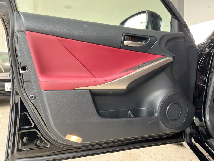 2017 Lexus IS DBA-ASE30 (UW-6a223dae68a04)[28]